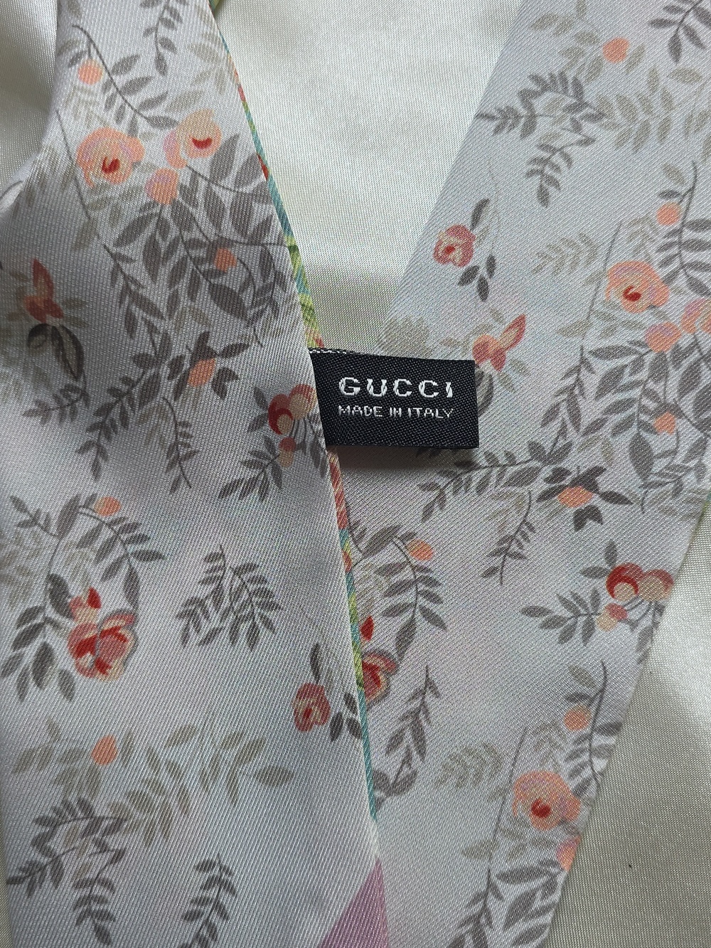 Gucci Spring Twilly - Picture 2 of 4